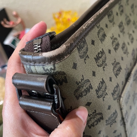 MCM MESSENGER BAG - Picture 9 of 16